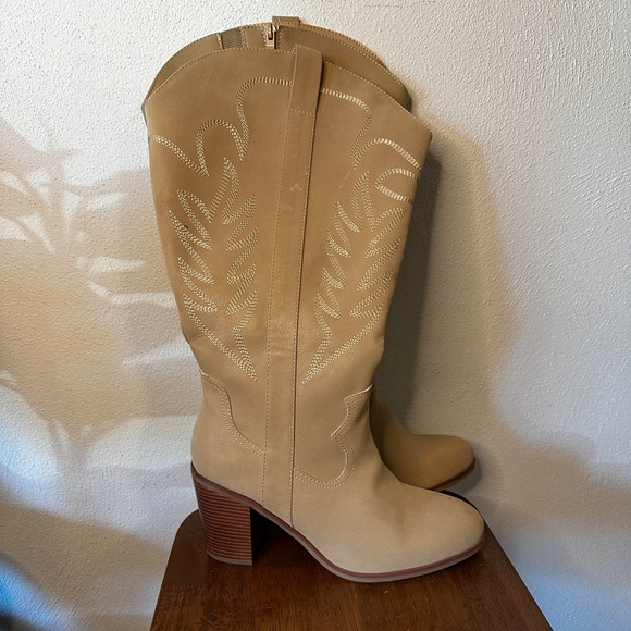 Torrid 10.5WW Wide Width Calf Tan Cowgirl Faux Suede Knee High Heel Boots - Picture 4 of 9